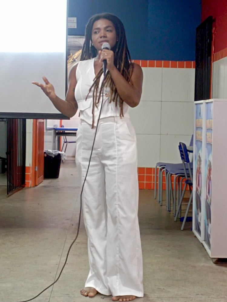 Ex-aluna vira inspiração para estudantes em Candeias